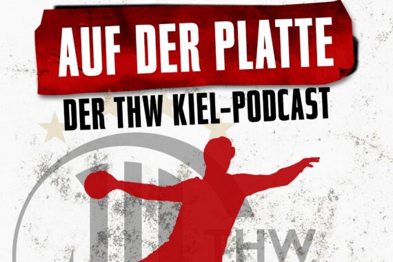 Ein Podcast-Cover mit der fettgedruckten Auf der Platte - Der THW Kiel-Podcast, einer roten Silhouette eines Handballspielers in Aktion und einem verblassten THW Kiel-Logo im Hintergrund.