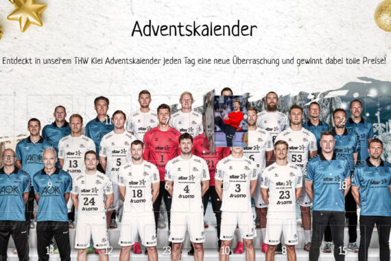 Ein Gruppenfoto der Handballmannschaft des THW Kiel in weiß-blauen Trikots, die vor einem festlichen Adventskalender-Hintergrund mit Sternen, Zahlen und Weihnachtsdekorationen posieren. Der Text in deutscher Sprache wirbt für die Adventskalender-Aktion.