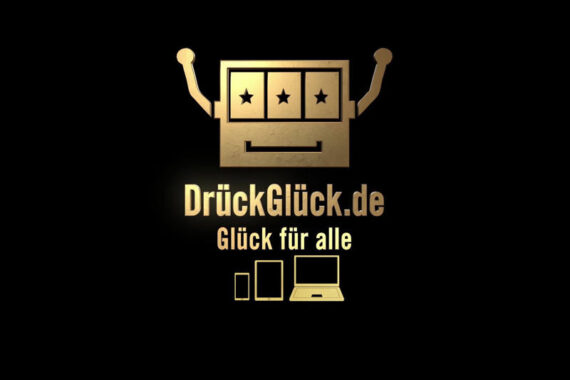 Ein goldener Spielautomat mit erhobenen Armen, drei Sternen auf den Walzen und dem Text DrückGlück.de Glück für alle darunter. Unten sind die Symbole eines Smartphones, eines Tablets und eines Laptops zu sehen, alle auf schwarzem Hintergrund.