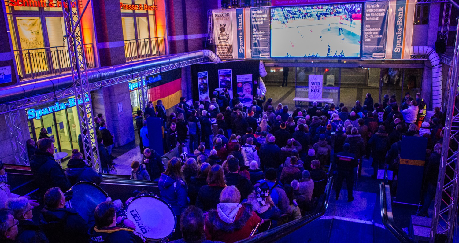 Kiel feiert die WM im Handballbahnhof