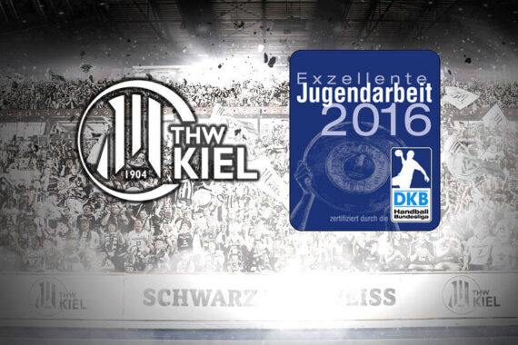 Logo der Handballmannschaft des THW Kiel und ein Abzeichen mit der Aufschrift Exzellente Jugendarbeit 2016 der DKB Handball-Bundesliga, mit einer jubelnden Menge und Konfetti im Hintergrund in einer Arena.
