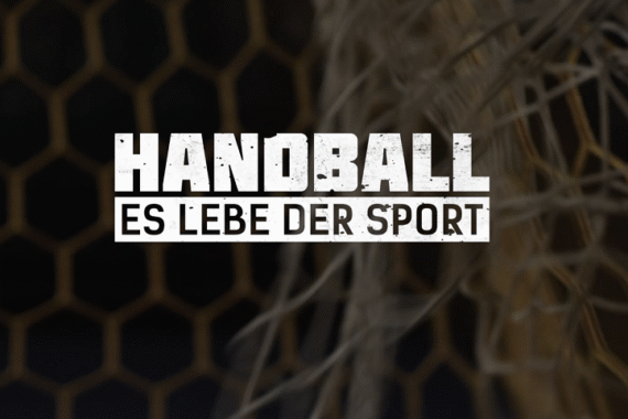 Text Handball Es Lebe Der Sport in fetten weißen Buchstaben, zentriert über einem verschwommenen Hintergrund mit einem Handballnetz und einem sechseckigen Muster.