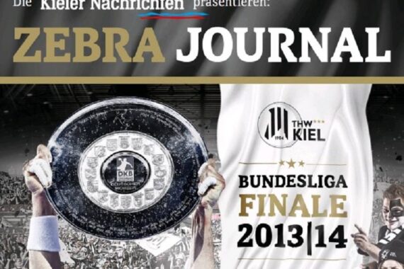Werbeplakat für das Zebra Journal mit einer Handball-Meisterschaftstrophäe, Logos und Text zur Ankündigung des Bundesliga-Finales 2013/14, präsentiert von den Kieler Nachrichten und dem THW Kiel.