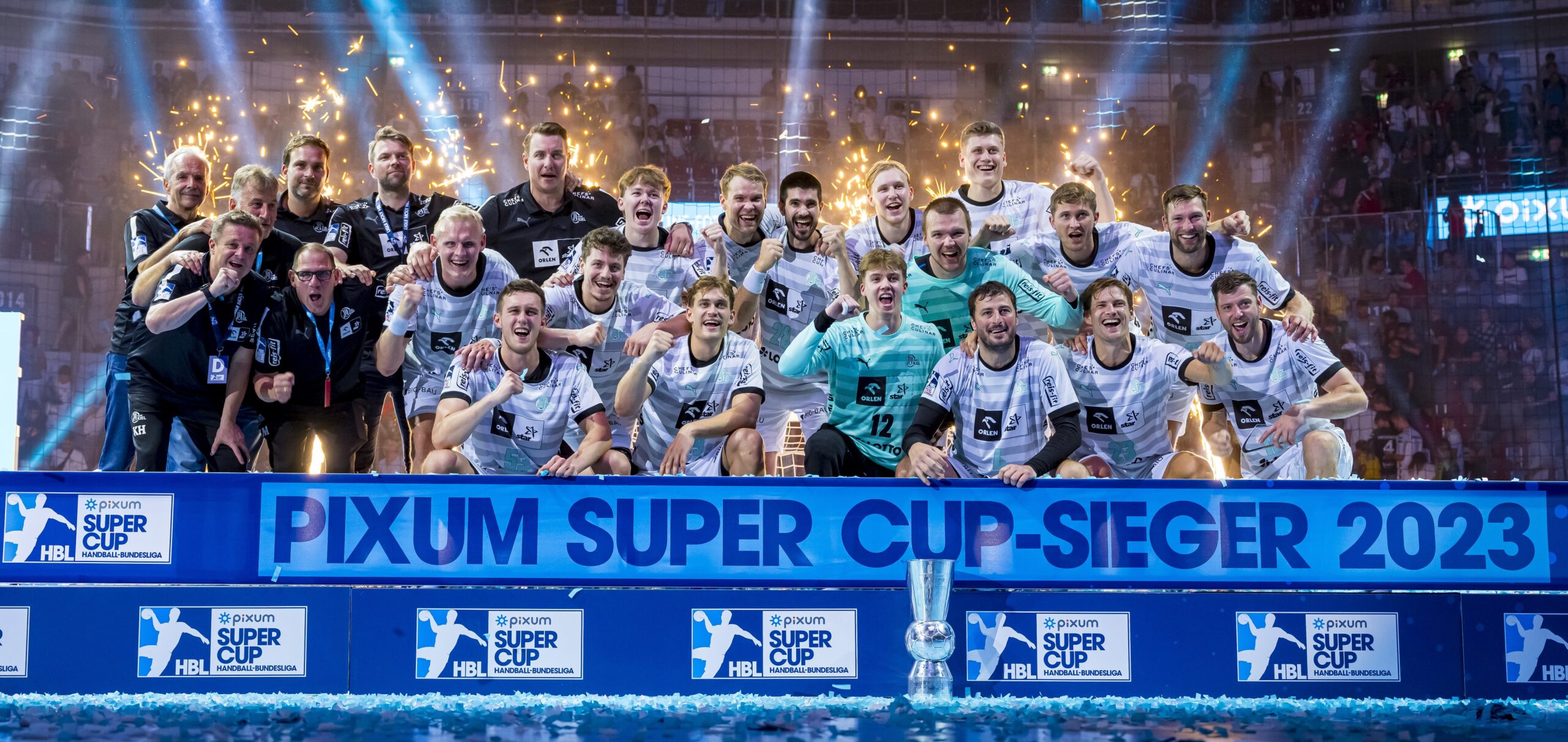 Siebenmeter-Drama THW Kiel holt zum vierten Mal in Folge den Pixum Super Cup!