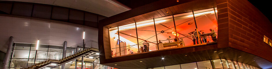 22_Header_Business-Lounge