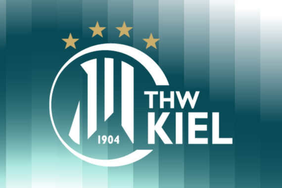 Das Logo der Handballmannschaft des THW Kiel zeigt vier goldene Sterne über einem stilisierten kreisförmigen Emblem mit 1904 und fetten weißen Linien, neben dem Text THW KIEL auf einem tealfarbenen Hintergrund mit Farbverlauf.