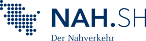Logo mit einem Muster aus blauen Punkten, die die Form Schleswig-Holsteins bilden, neben dem Text NAH.SH und darunter in kleinerer Schrift Der Nahverkehr.