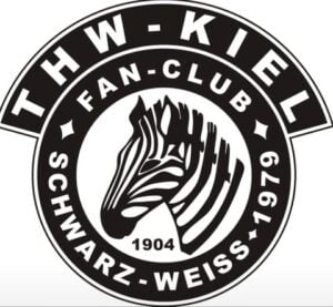 Schwarz-weißes kreisförmiges Logo mit einem Zebrakopf in der Mitte. Text liest THW-KIEL FAN-CLUB SCHWARZ-WEISS 1979 und 1904 ist unter dem Zebrakopf platziert.