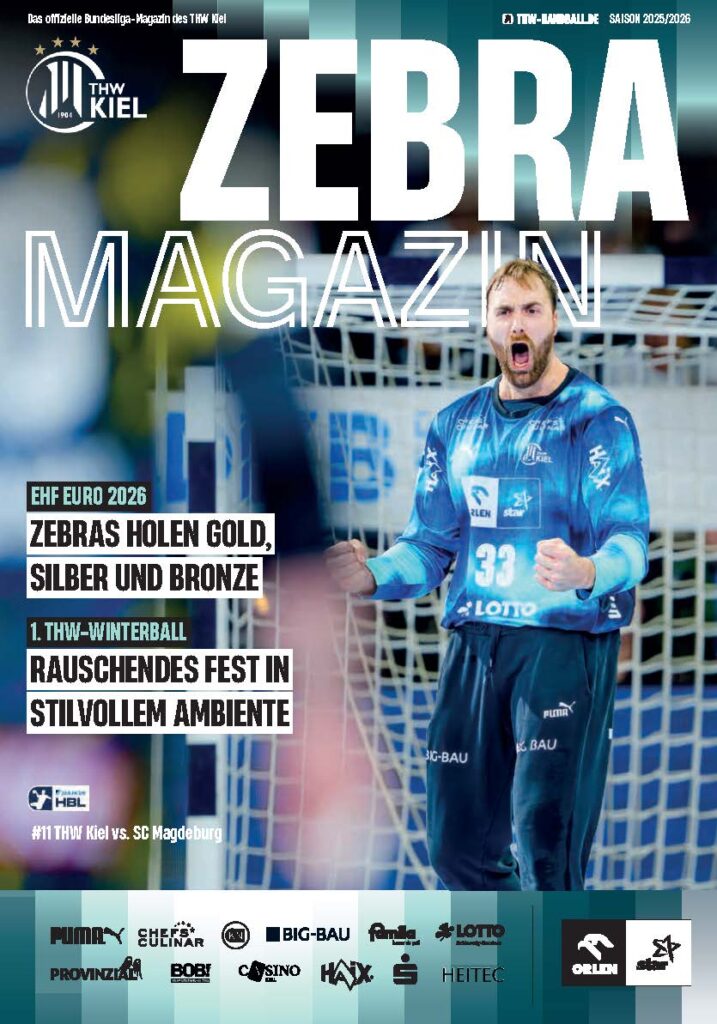 Ein Handballtorwart im blauen Trikot steht vor dem Tor und jubelt mit geballten Fäusten. Auf dem Titelbild des ZEBRA MAGAZINs finden sich Artikel über das THW Kiel Hallenheft und die Erfolge bei der EHF Euro 2026.