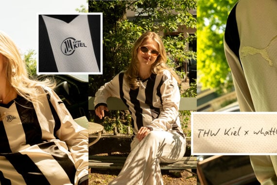 Eine Frau mit Sonnenbrille und einem schwarz-weiß gestreiften Trikot sitzt auf einer Bank im Freien. Nahaufnahmen zeigen das THW Kiel-Logo, das Puma-Logo und den Schriftzug THW Kiel x whattheshawears auf dem Shirt.