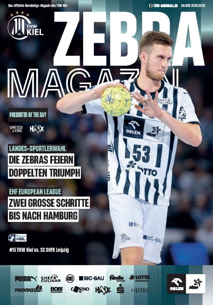 Epaper_ZEBRA_Heft_15_Leipzig_2026_Cover Ein männlicher Handballspieler im schwarz-weiß gestreiften Trikot des THW Kiel bereitet sich während eines Spiels auf den Wurf des Balls vor. Das Cover des Zebra Magazins zeigt Hallenheft-Schlagzeilen und Sponsorenlogos rund um das dynamische Handballgeschehen.