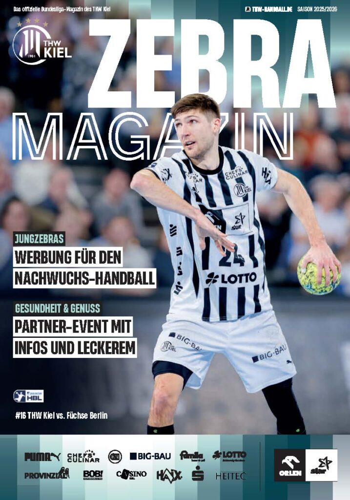 ZEBRA_Epaper_Heft_16_Fuechse_2026 Ein männlicher Handballspieler im schwarz-weißen Trikot des THW Kiel ist auf dem Cover des Zebra Magazins Hallenheft in Aktion und hält einen Ball. Im Hintergrund ist eine unscharfe Menschenmenge zu sehen, am unteren Rand stehen fettgedruckte Texte und verschiedene Sponsorenlogos.